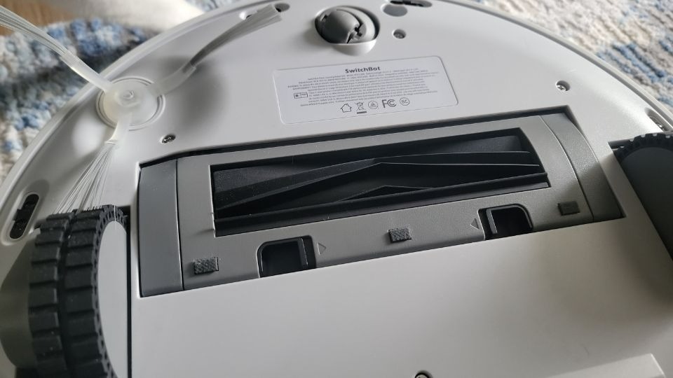 closeup of roller brush for switchbot s10
