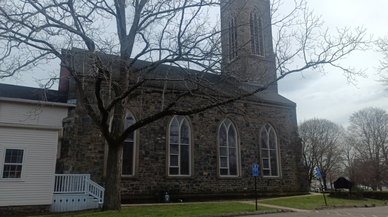 Picture of a church with the Unihertz Luna