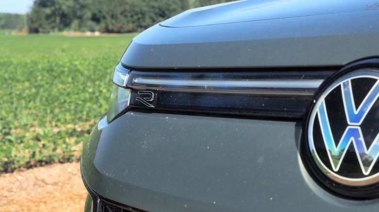 Barra de luz de Tiguan y insignia iluminada