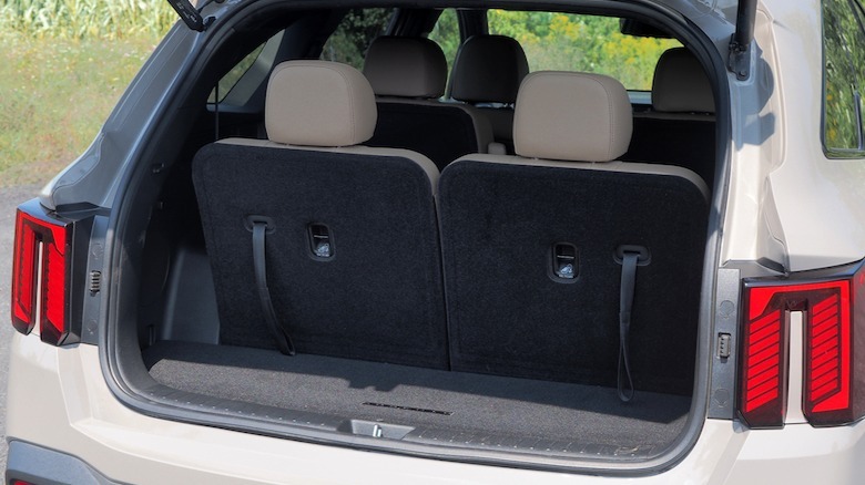 Trunk all seats up