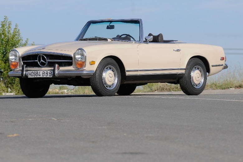 Mercedes-Benz 250SL parked side view