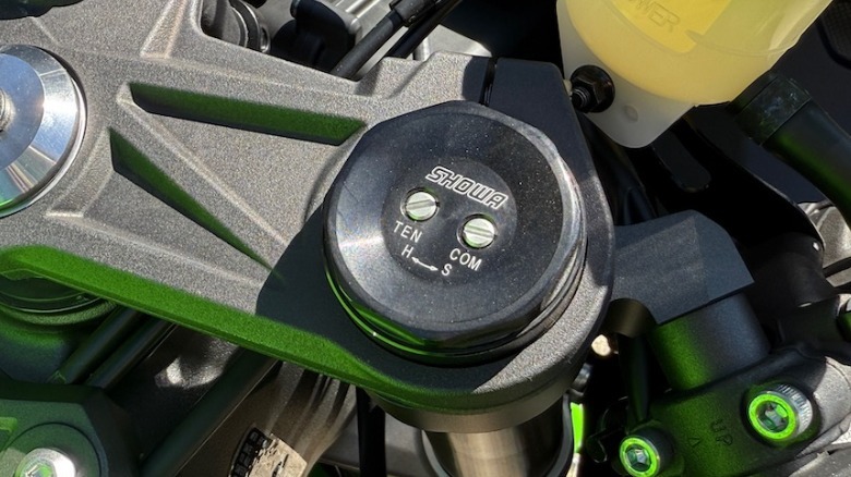 2025 Kawasaki Ninja ZX-6R adjustable front suspension