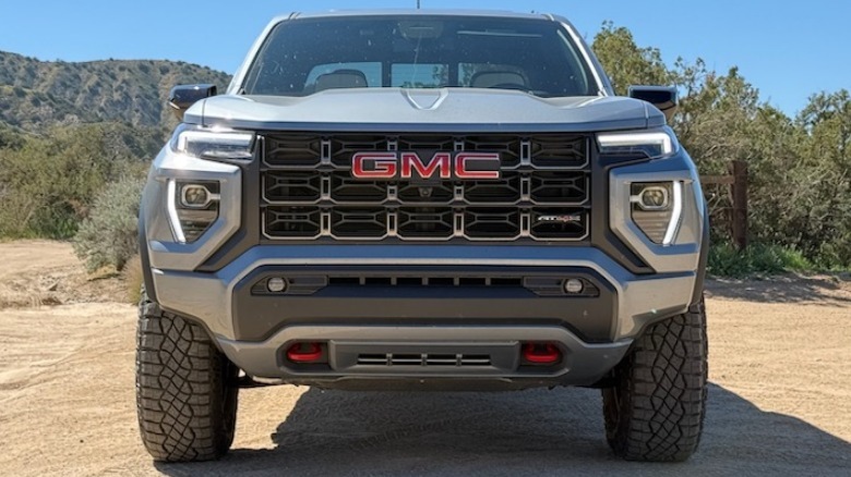 2026 GMC Canyon AT4X front grille