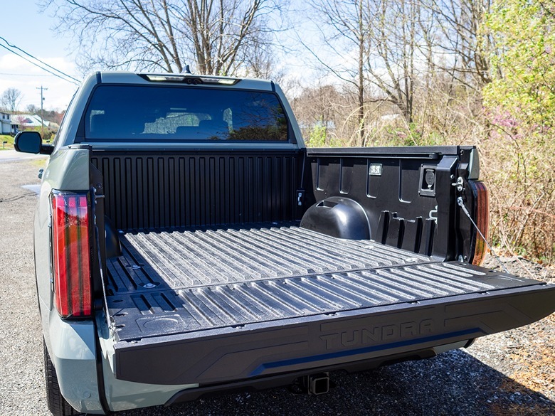 2024 Toyota Tundra Platinum bed with tailgate dropped