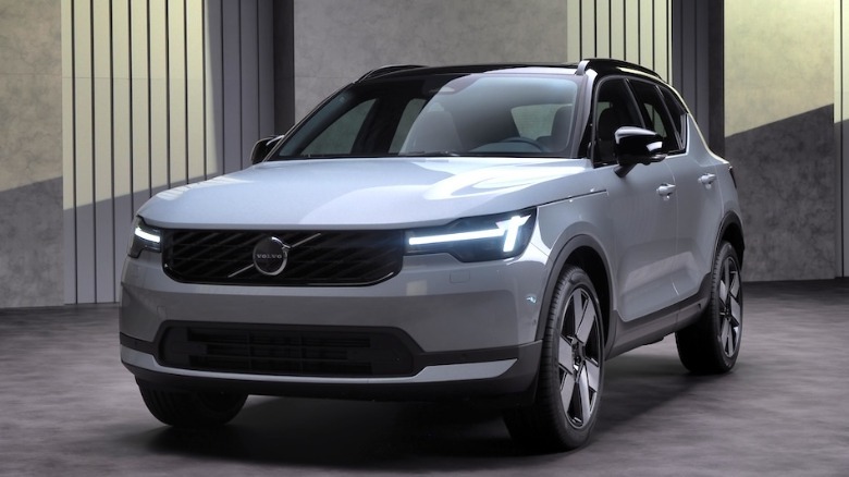 2028 Volvo XC40 front view
