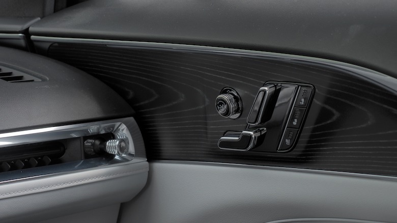 Lyriq controls