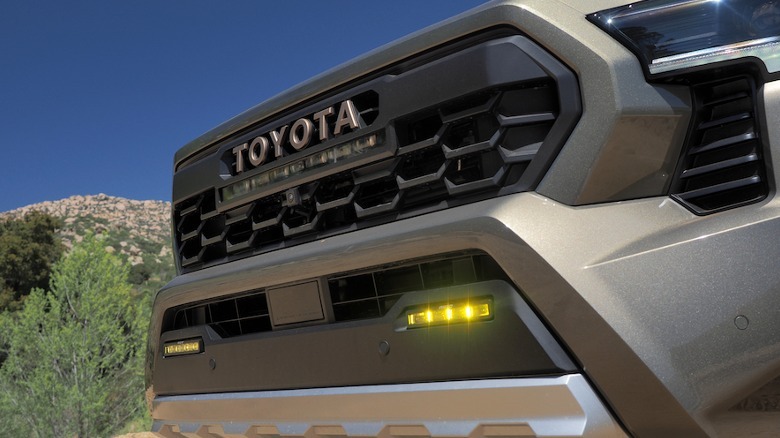 Trailhunter grille close-up