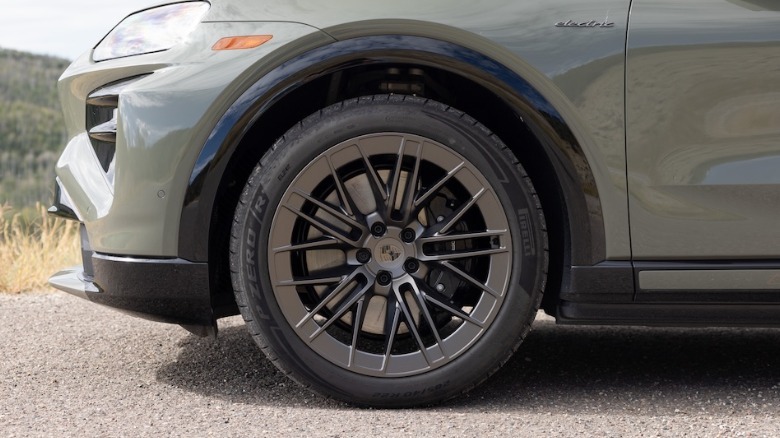 Cayenne Electric Turbo front wheel