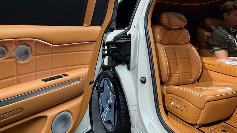 2028 Genesis GV90 interior