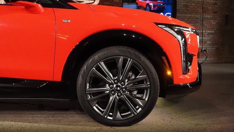 2025 Cadillac Optiq EQ front wheel
