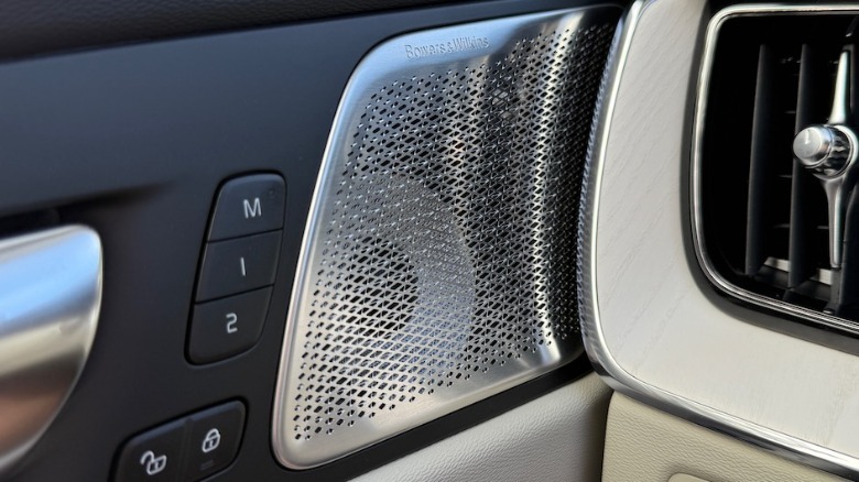 2026 Volvo XC60 B5 Bowers & Wilkins speaker