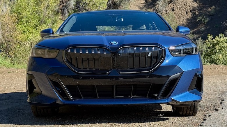 2026 BMW i5 xDrive40 front grille