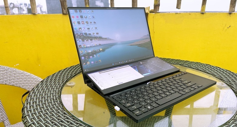 Dual screen design of Asus ROG Zephyrus Duo 16