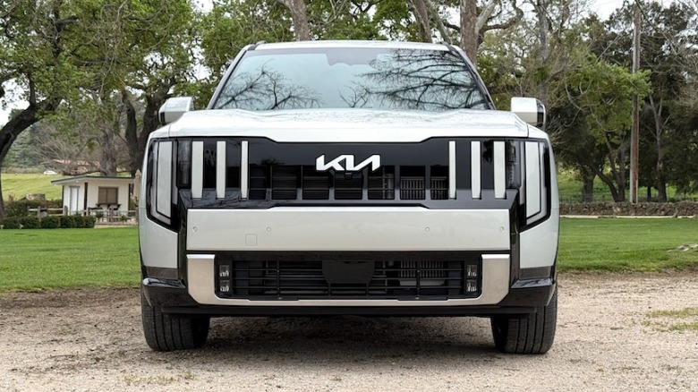 2027 Kia Telluride front grille