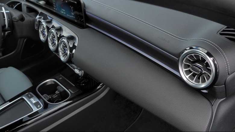 AMG CLA 35 dashboard