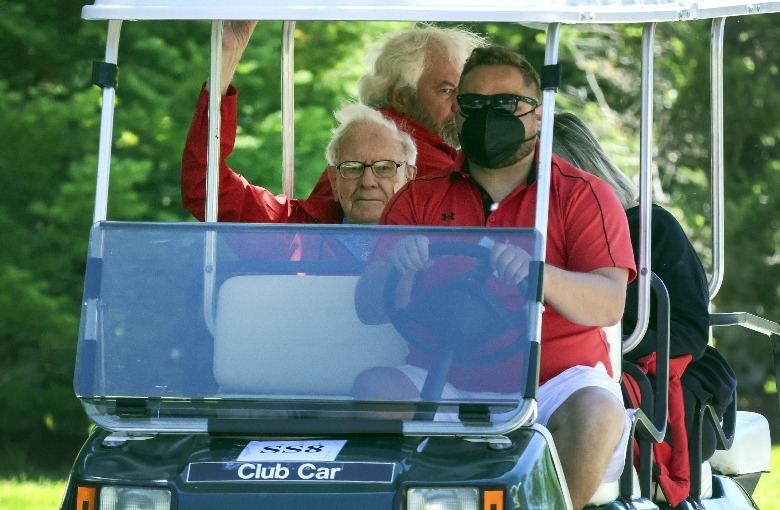 Warren Buffet rides a golf cart