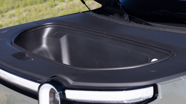 R2 front trunk