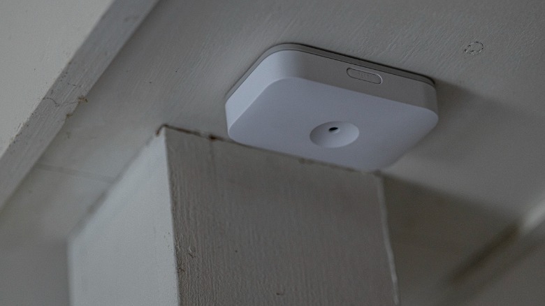 Vivint home security device