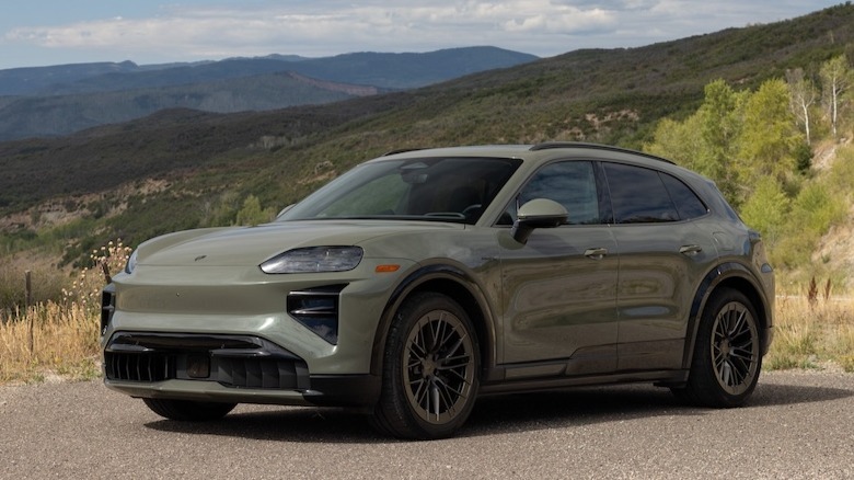 2026 Porsche Cayenne Electric Turbo front 3/4 view
