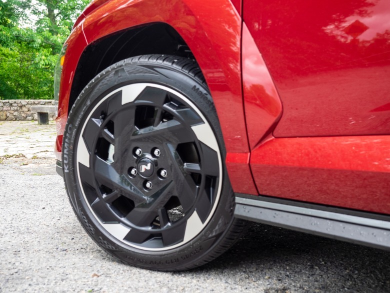 2025 Kona Electric N Line Left Front Light Wheel
