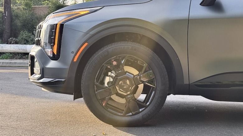 2026 Kia Sportage PHEV Front Wheel