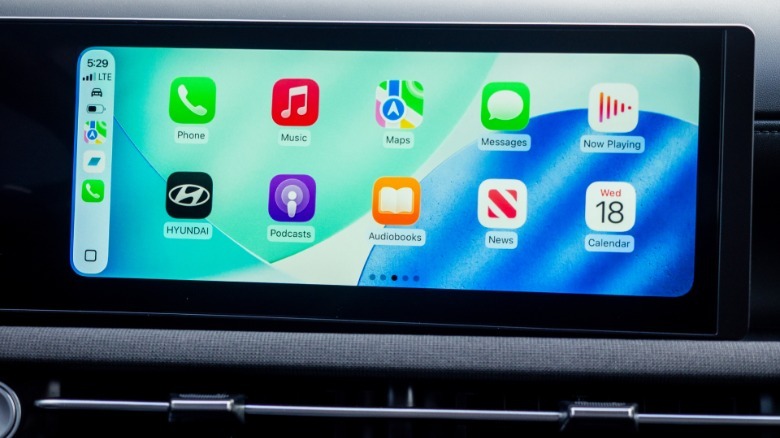 2026 Hyundai Santa Cruz 12.3-inch touchscreen with Apple CarPlay