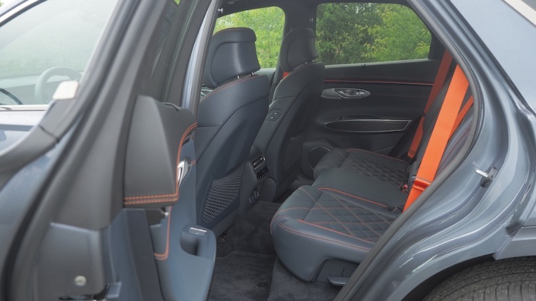 Rear cabin