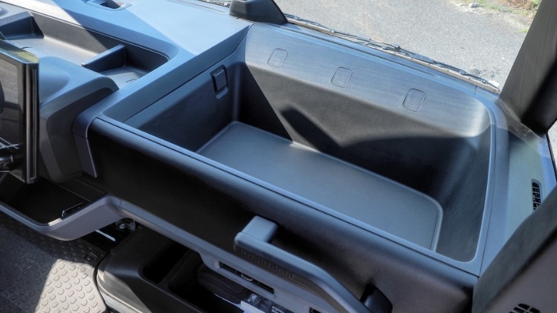 BrightDrop 400 dash storage