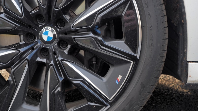 BMW 760i M Aerodynamic wheel closeup