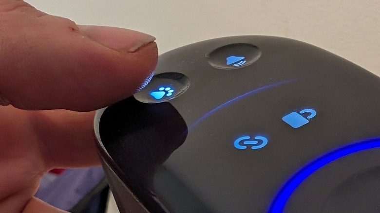 Tineco vacuum dock paw button