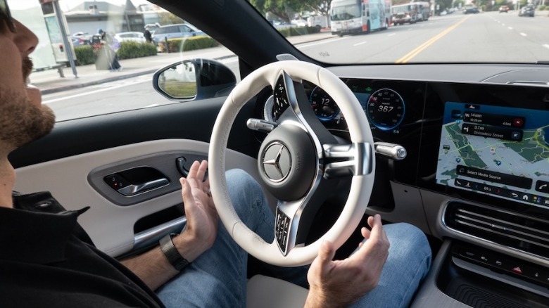 MB.Drive Assist Pro in hands-off mode