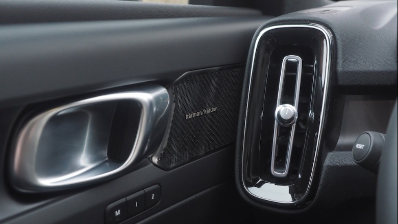 2022 Volvo C40 Recharge controls