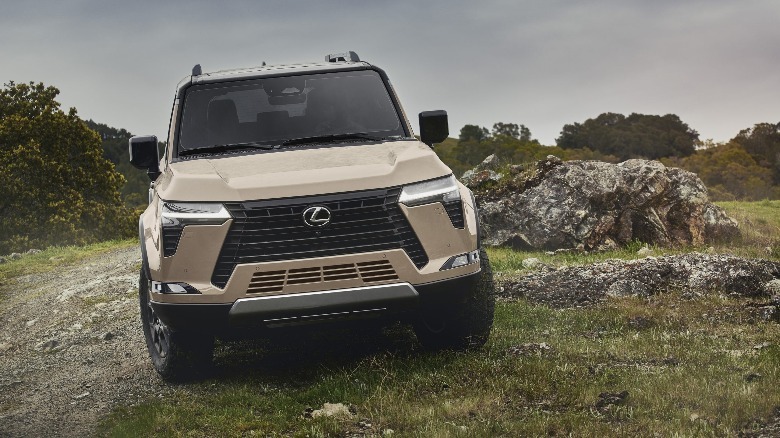 2024 Lexus GX front end