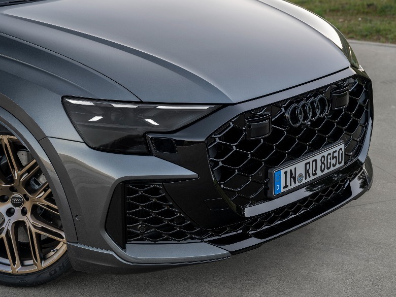 2025 Audi RS Q8 front grille