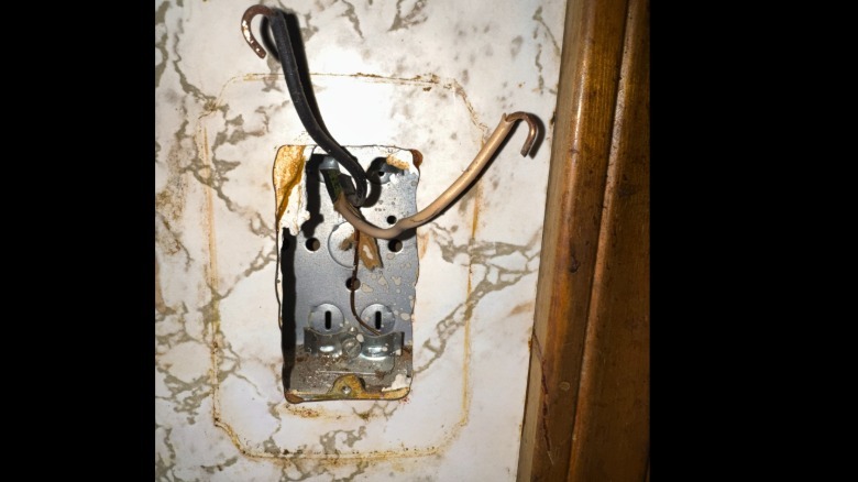 A picture of a black and white wire with exposed copper and hooks bent on the wires