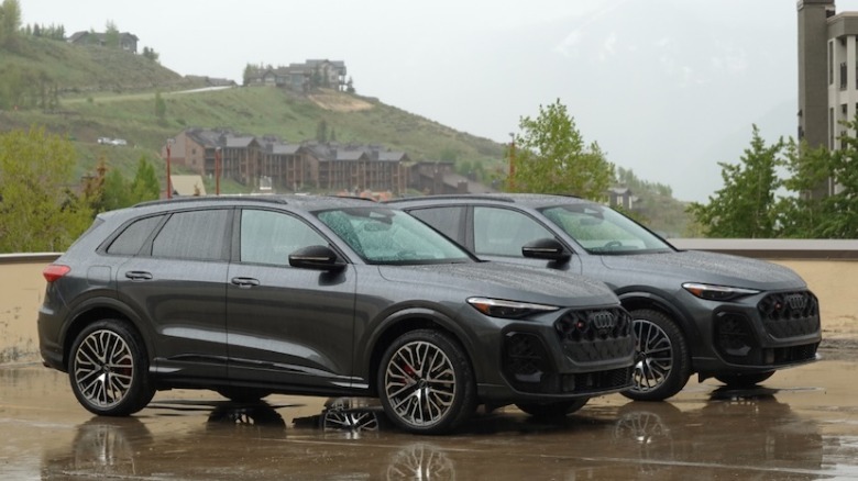 Two 2025 Audi SQ5 in front of hills