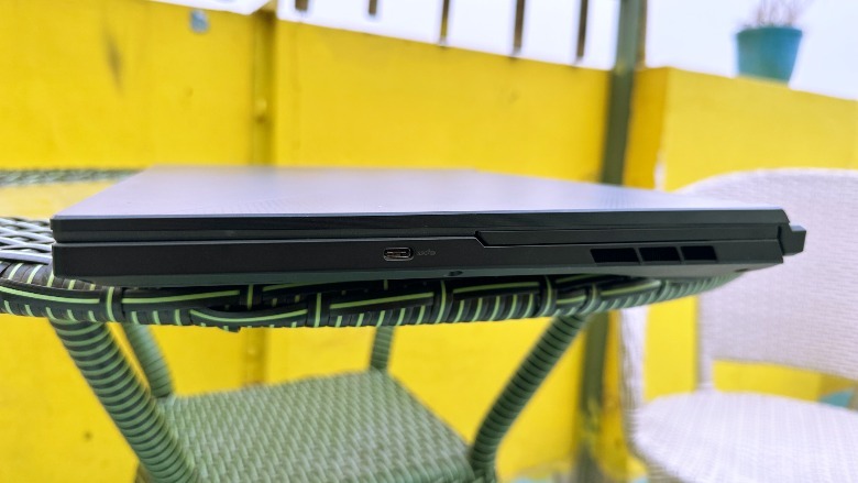 Right edge of Asus ROG Zephyrus Duo 16