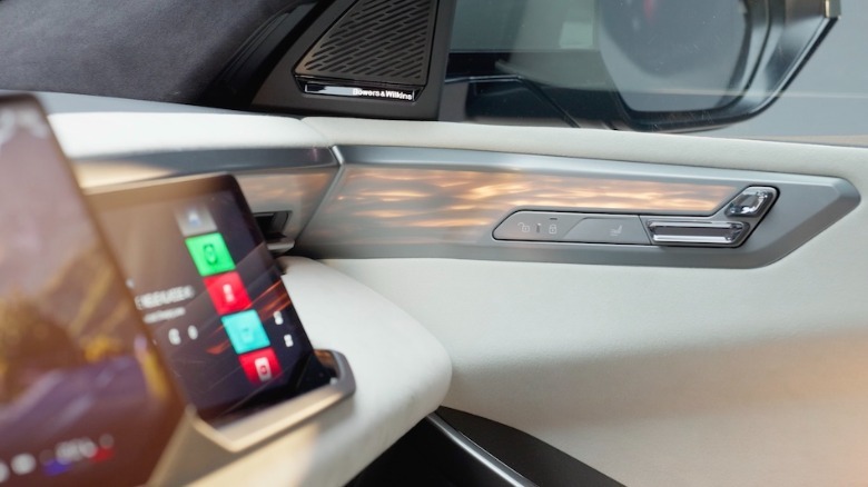 2027 BMW X5 door detail