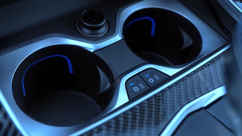 Heated/cooled cupholders