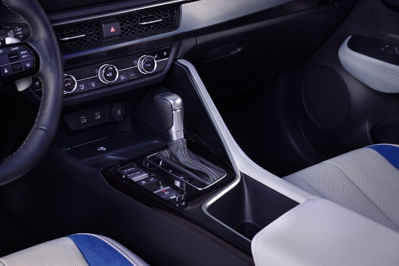 2025 Acura ADX gear shift