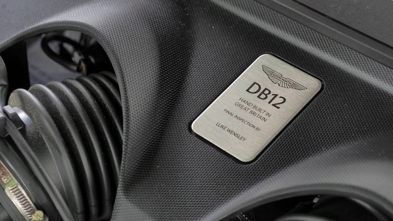 Distintivo do motor DB12