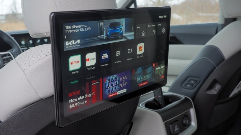 Second row entertainment screen