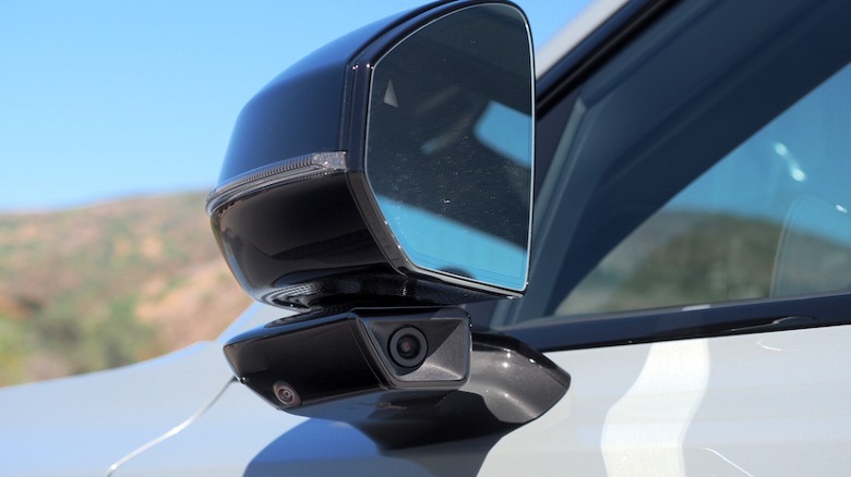 2025 Volvo EX90 side mirror cameras