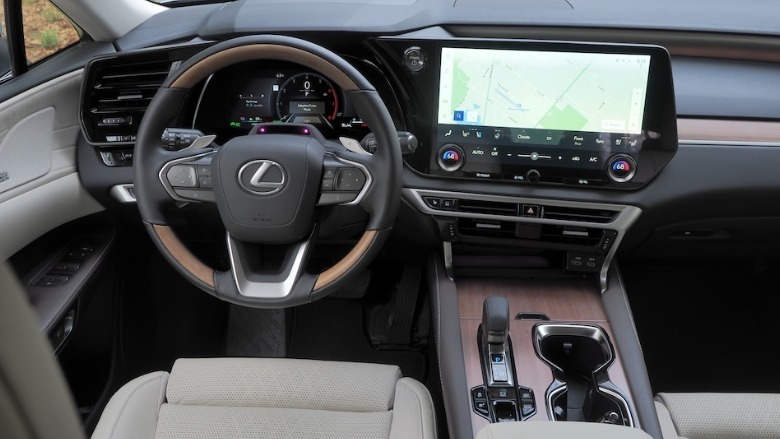 Lexus RX 450h+ dashboard