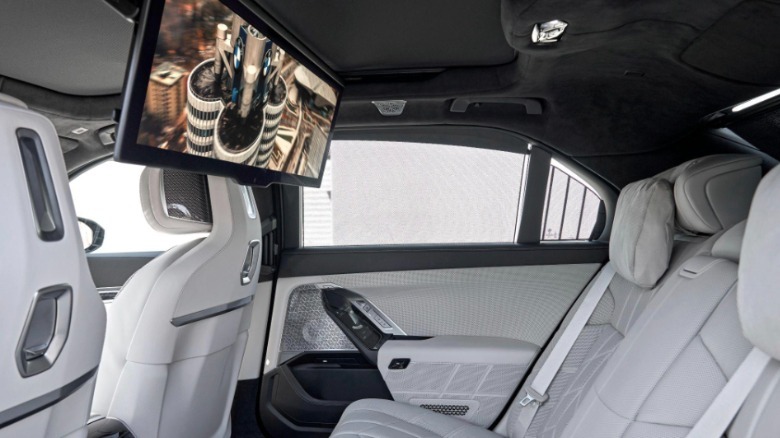 BMW i7 Theatre Screen