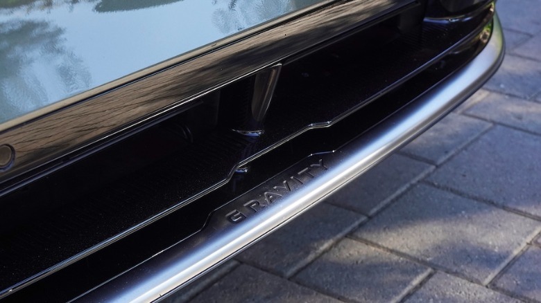 Lucid Gravity front spoiler detail