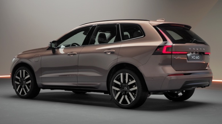 2028 Volvo XC60 T8