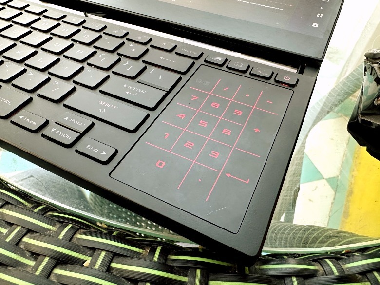 Numpad of Asus ROG Zephyrus Duo 16