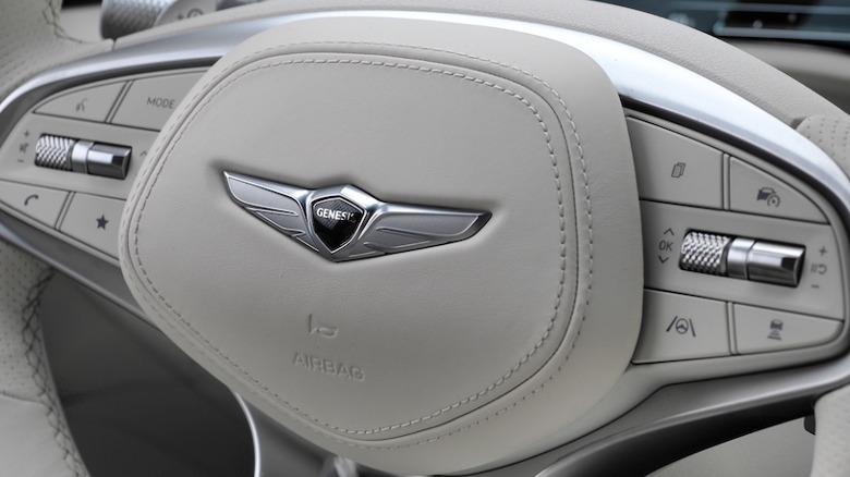 Detalhe do volante GV70