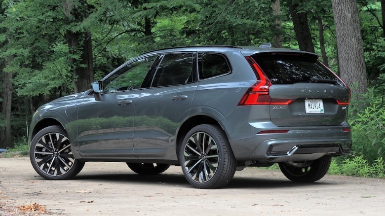 Volvo XC60 T8 rear 3/4 view